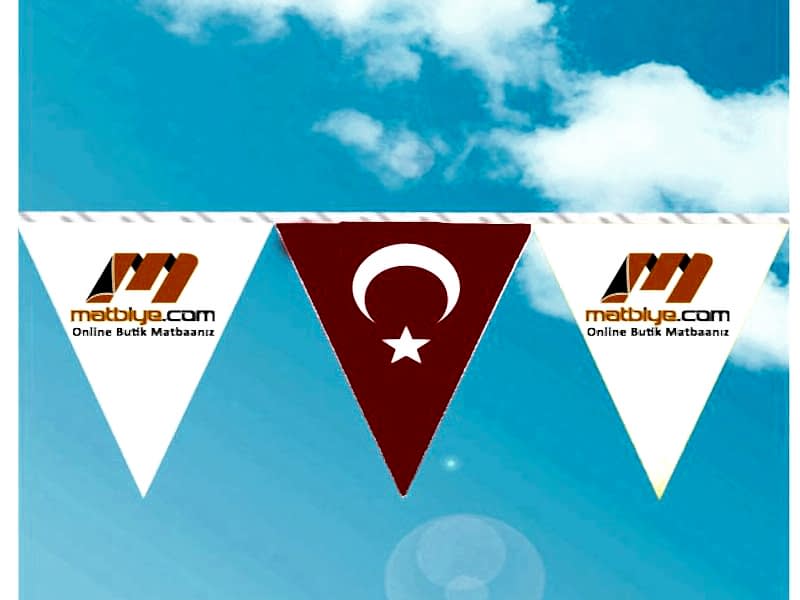 ipe dizili üçgen bayrak