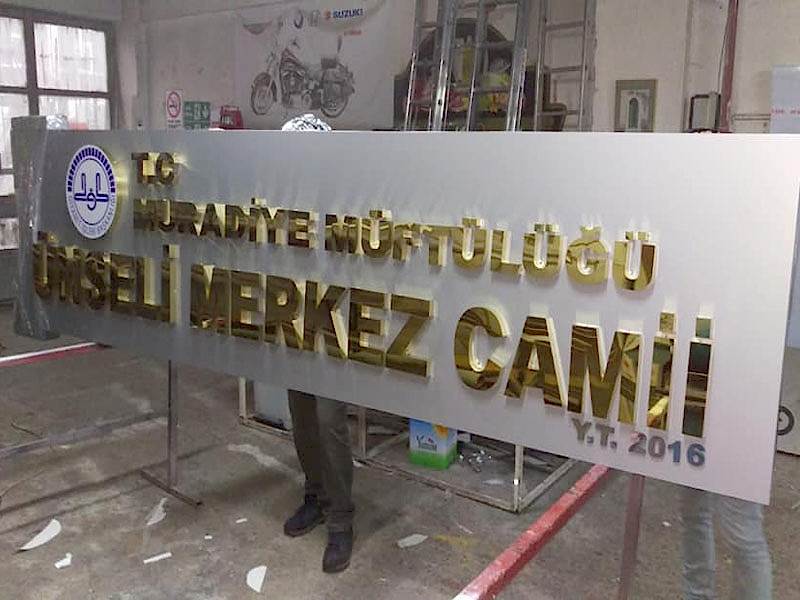 sari paslanmaz krom tabela